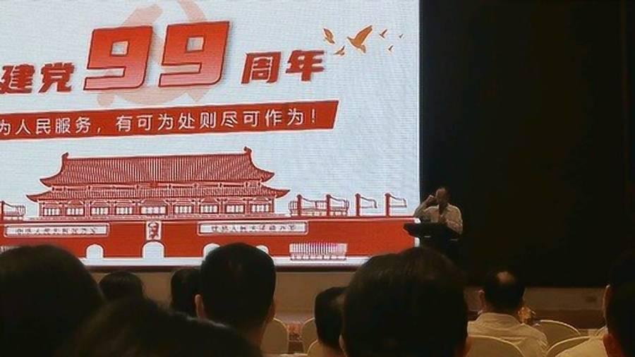 奔腾返乡加油站 把服务送到回家的路上